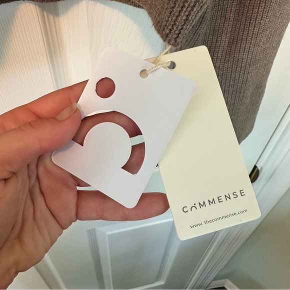 Commense Turtleneck Sweater - Picture 5 of 8